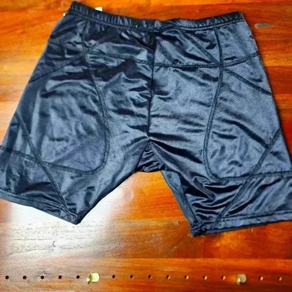 NWT womans Louisville Slugger baseball workout gym compression shorts. XL - Picture 2 of 5